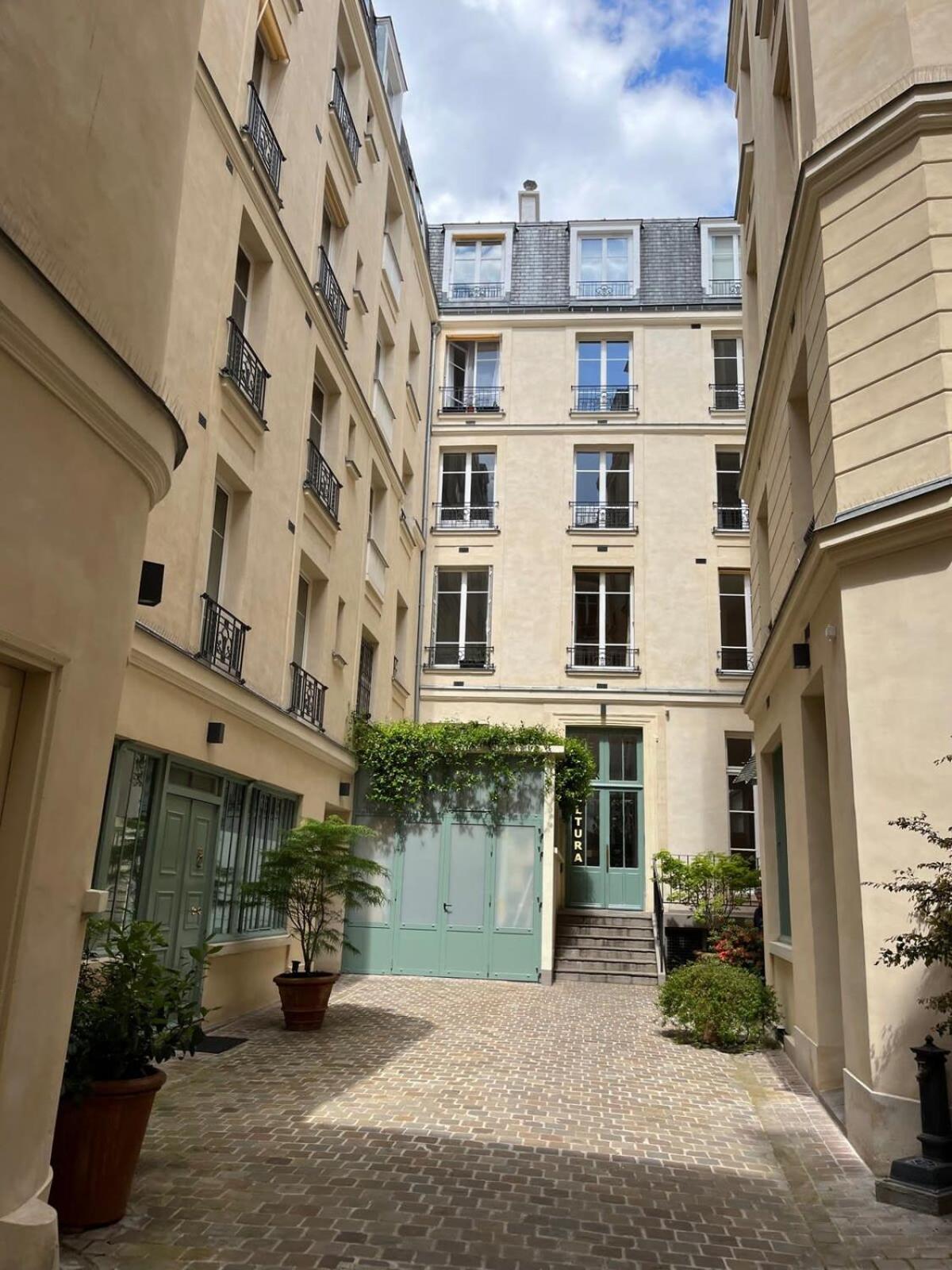 Saint Antoine Citycosy * Parijs